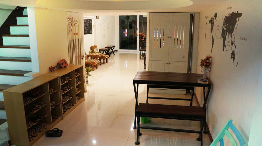 Wake Up Hostel Бангкок Экстерьер фото