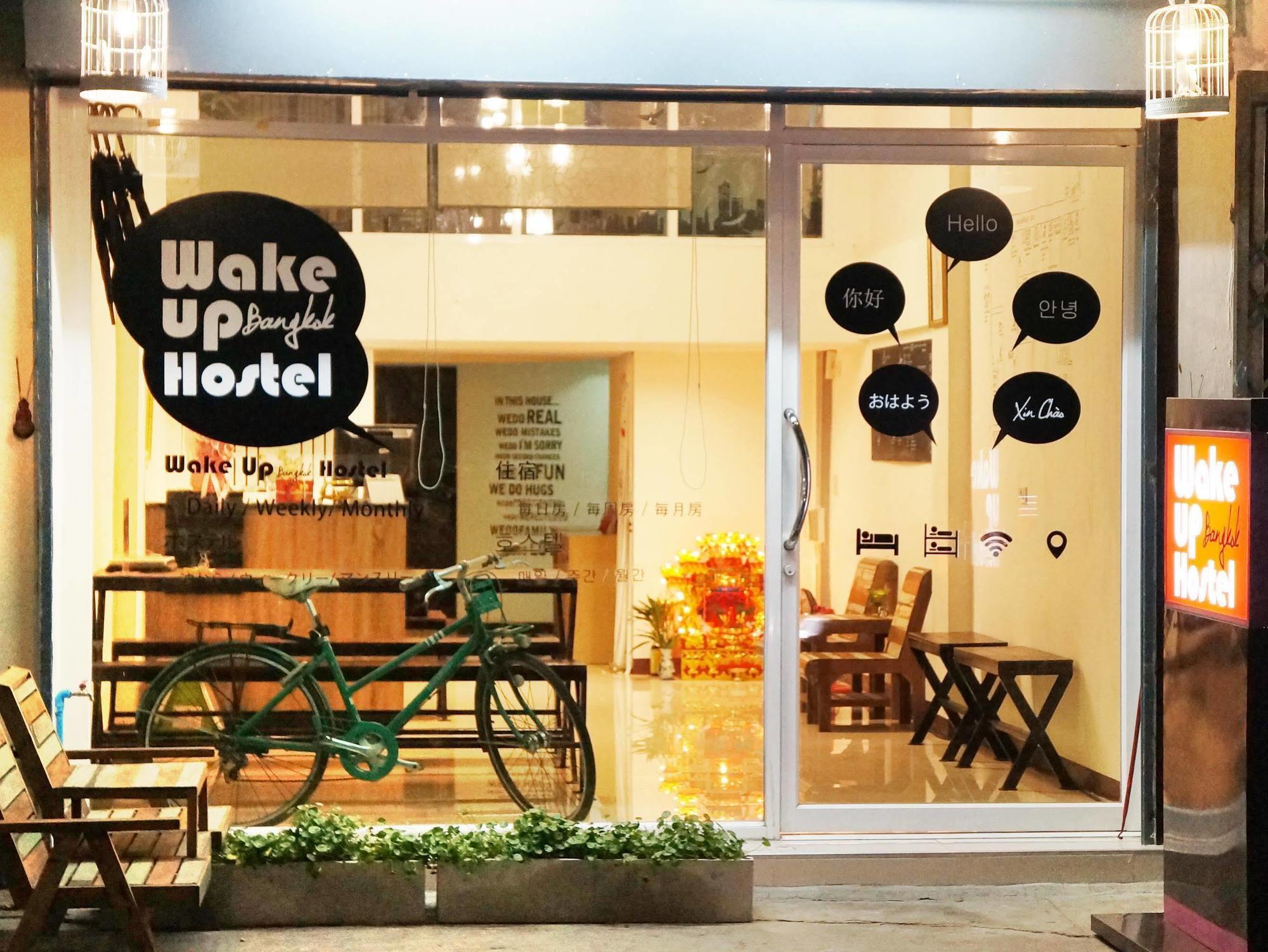 Wake Up Hostel Бангкок Экстерьер фото