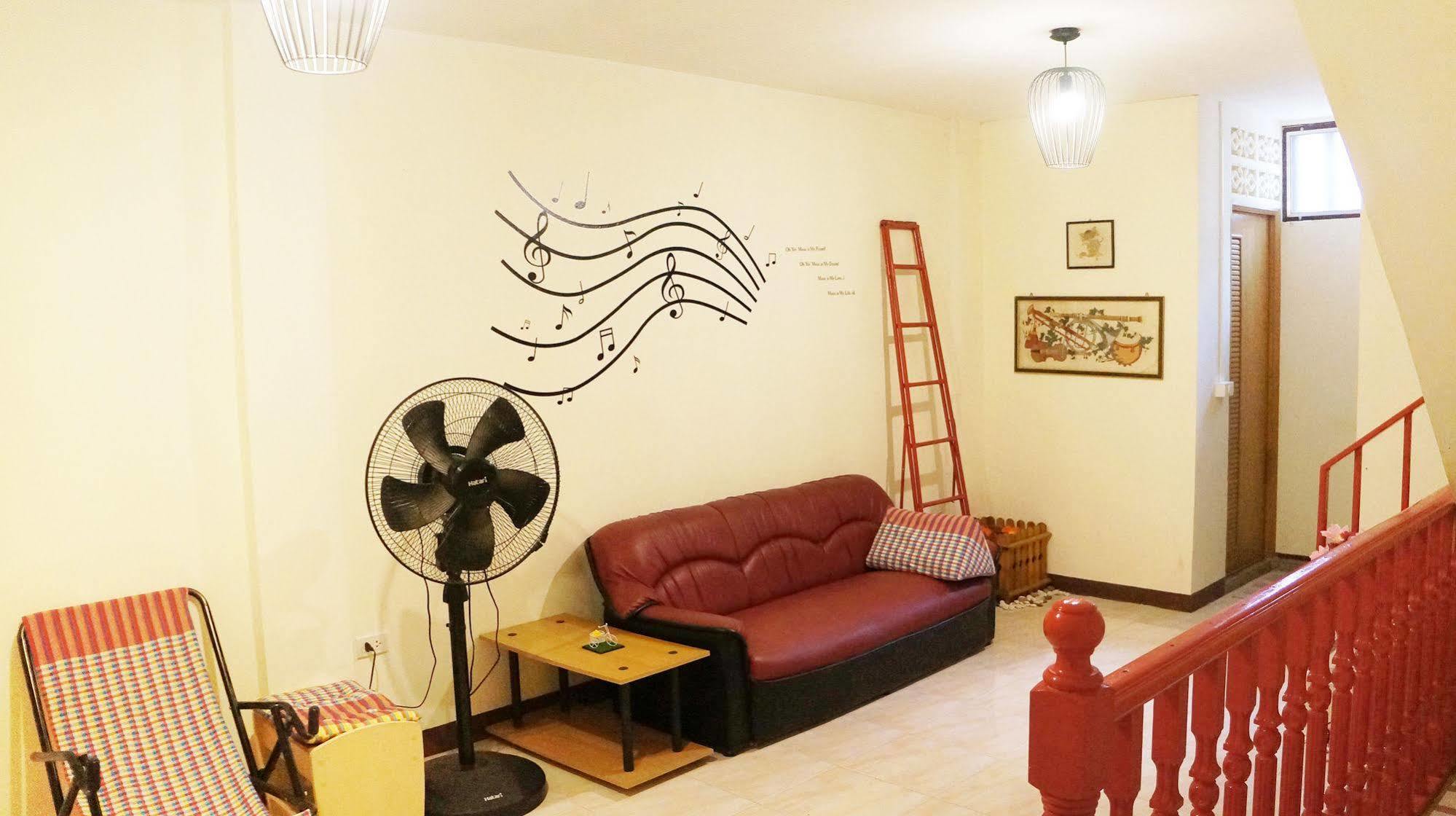 Wake Up Hostel Бангкок Экстерьер фото
